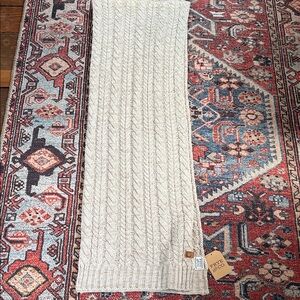 New Frye and Co tan cable scarf with tags
